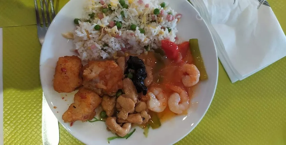 Crevettes Sauce Pimentee Riz Cantonais